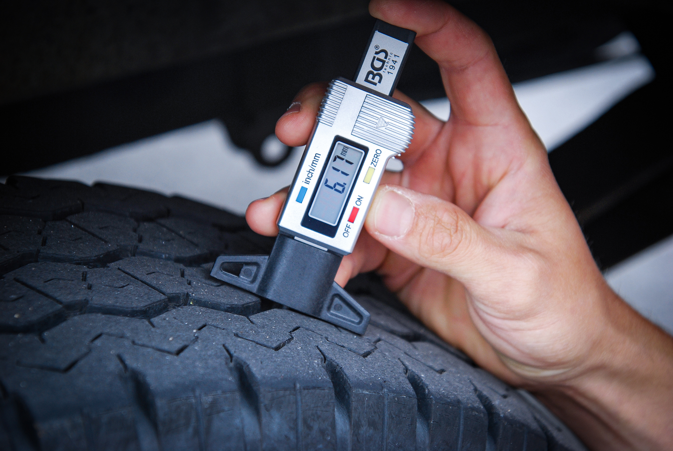 BGS Digital-Reifenprofil-Messschieber | 0 - 28 mm