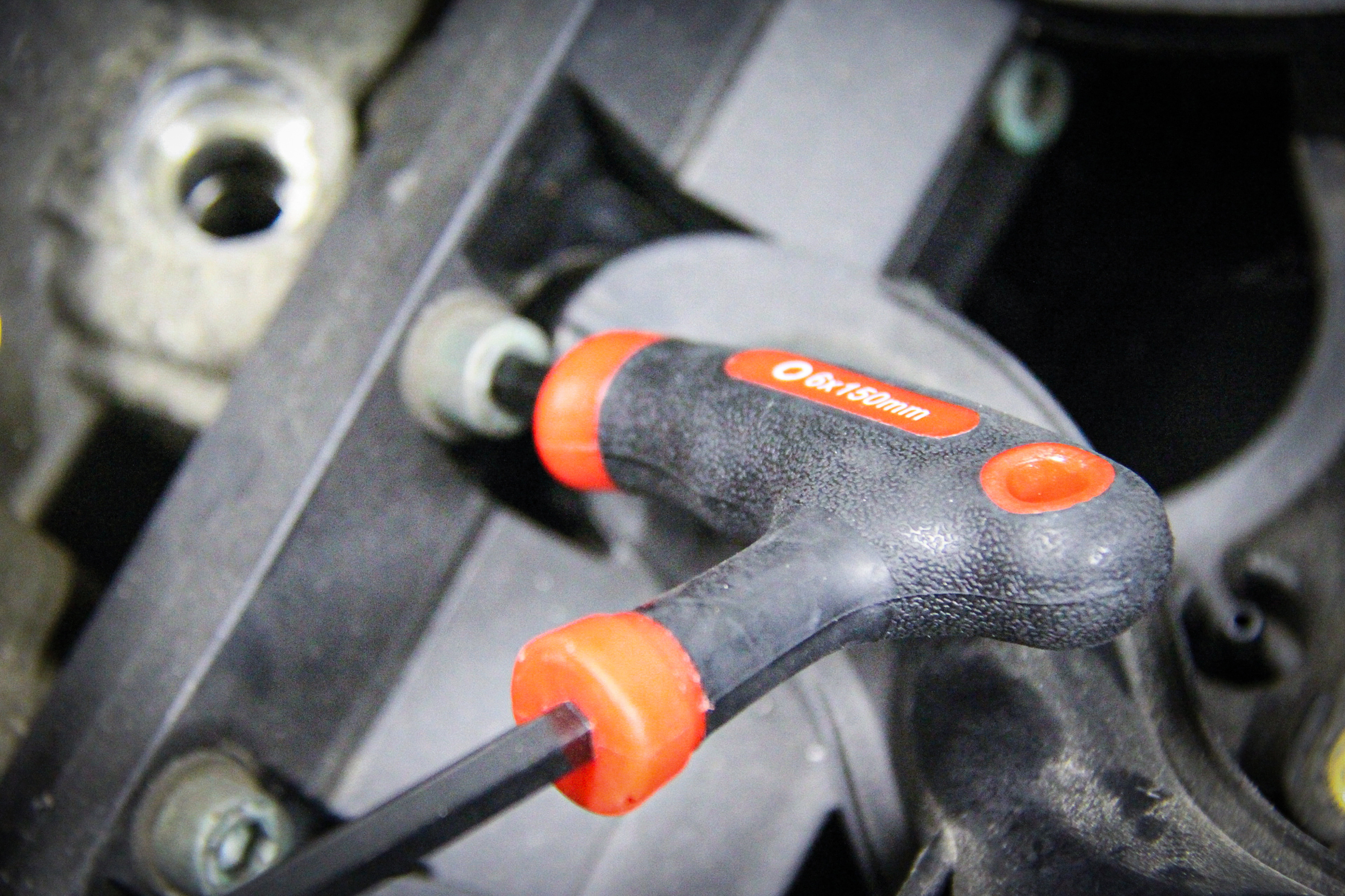 BGS Schraubendreher-Satz mit T-Griff und seitlicher Klinge | T-Profil (für Torx) mit Bohrung | T10 - T50 | 9-tlg.