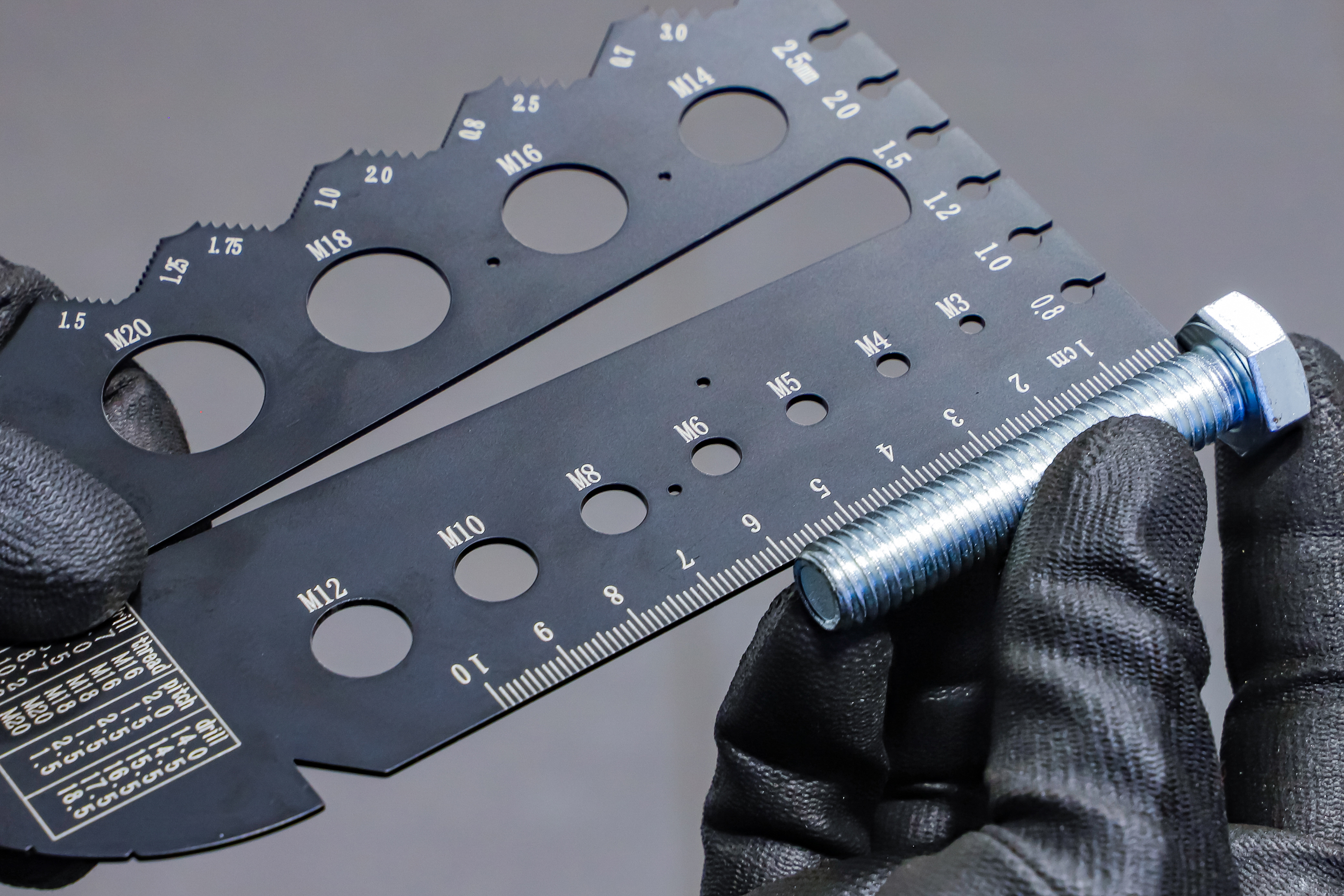 BGS Schrauben- und Gewindeschablone | metrisch | M3 - M20, 0,5 - 13,00 mm